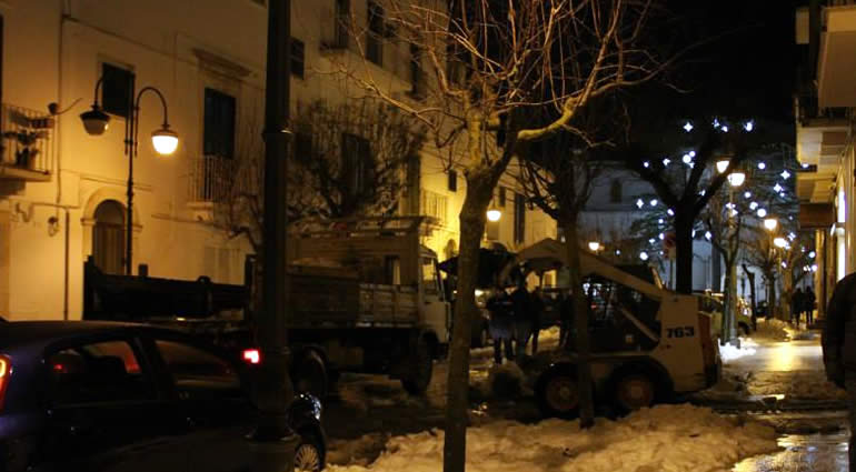 Emergenza neve: i mezzi spargisale mettono in sicurezza le strade cittadine