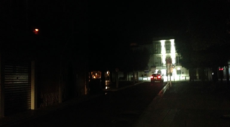 Luce ad intermittenza in diverse abitazioni: risolto il guasto