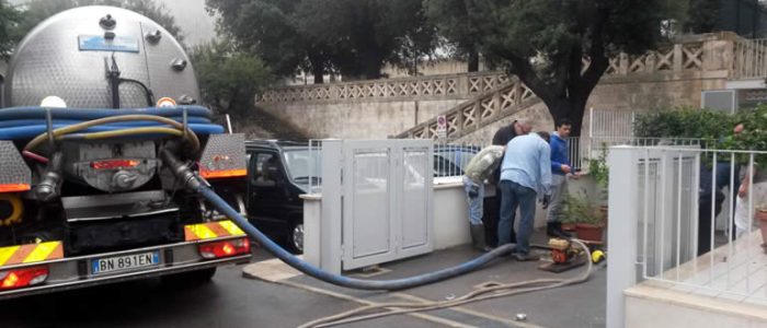 Immagine 3: Maltempo: Scuola Cappuccini chiusa, strade e cantine allagate