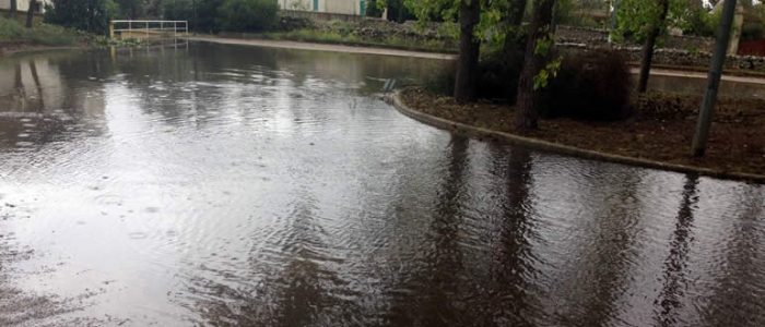 Immagine 2: Maltempo: Scuola Cappuccini chiusa, strade e cantine allagate