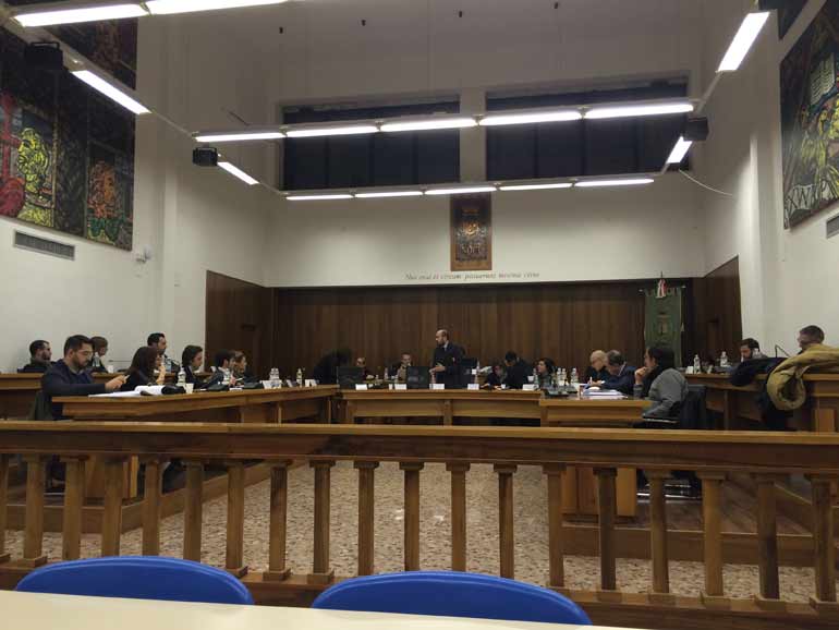 Il 16 giugno, Consiglio comunale