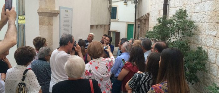 Immagine 4: Una targa dedicata a Enrico Gioia