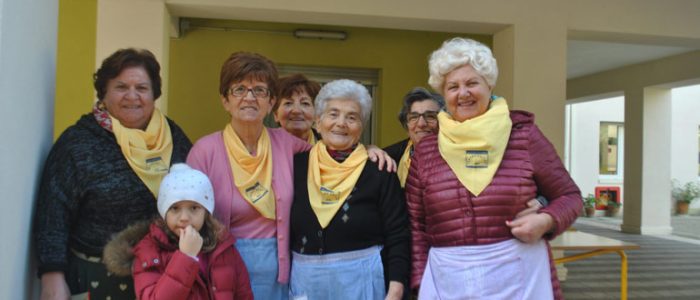 Immagine 3: Bacco incontra i bambini della scuola Cappuccini