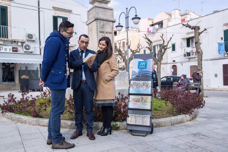 I Testimoni di Geova commemorano la morte di Cristo Gesù