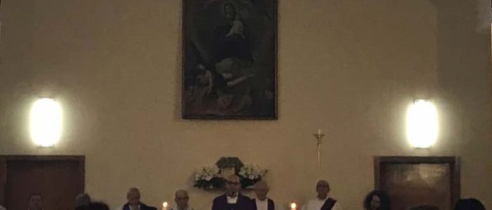 Immagine 2: Commemorazione dei defunti. Ceri accesi sui balconi