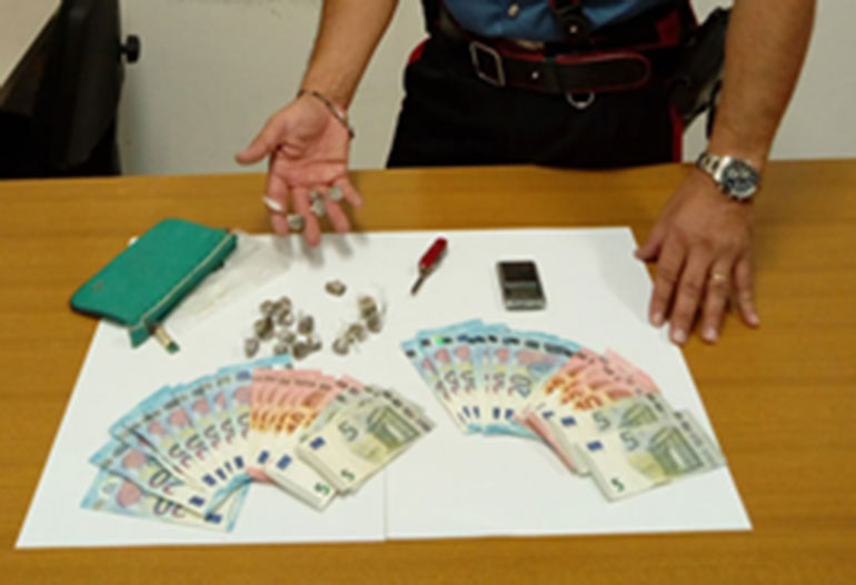 I Carabinieri arrestano giovane “pusher”