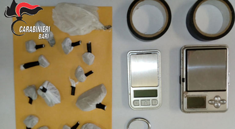 Blitz antidroga dei Carabinieri. Due pusher ai domiciliari, tre segnalati alla Prefettura