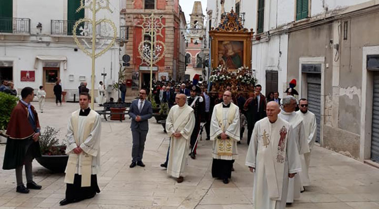 5 maggio: Processione della Madonna della Croce