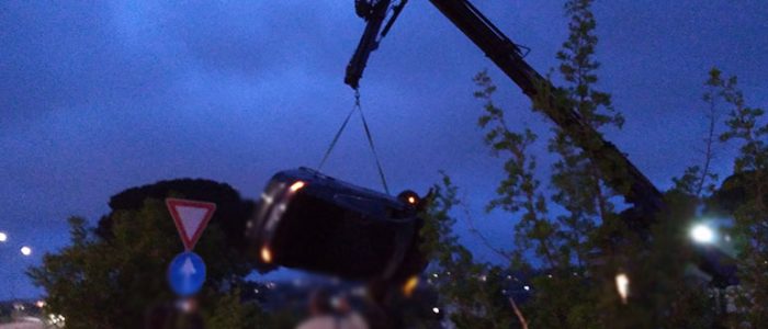 Immagine 3: Incidente sulla Noci-Mottola, auto finisce in scarpata