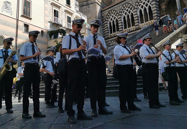 La Banda musicale di Noci incanta Amalfi