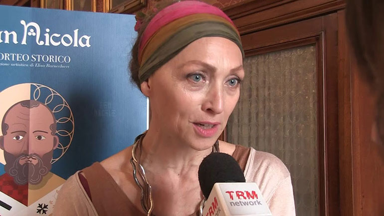 La compagnia di Elisa Barucchieri a Noci per Bacco nelle Gnostre