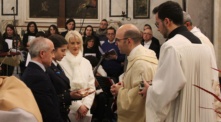 Per Giada la benedizione dello “spadino”