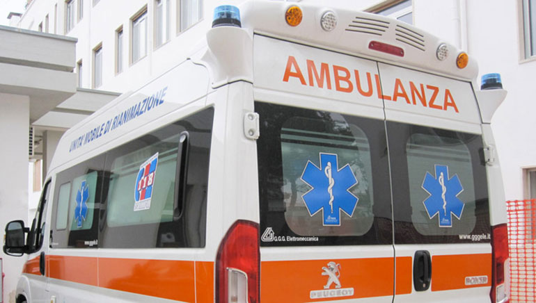 Giovane trovato morto in casa