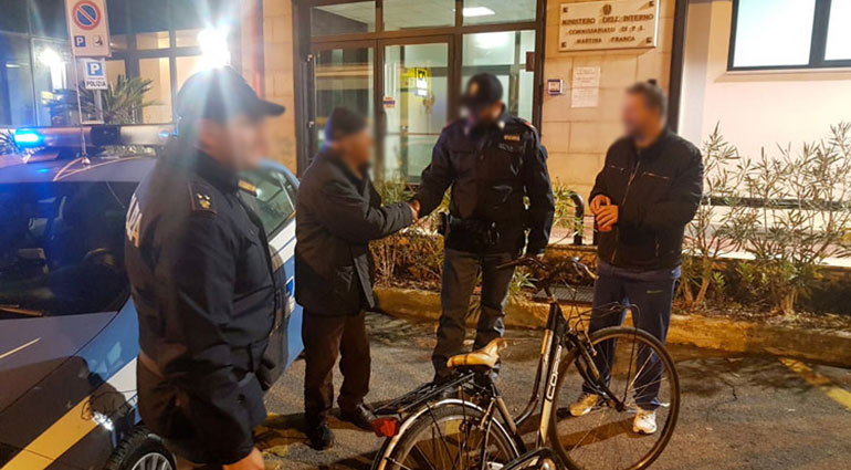 Si smarrisce tra le campagne, salvato dalla Polizia