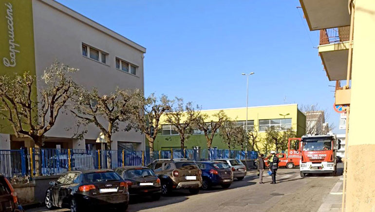 Odore di gas, evacuata scuola