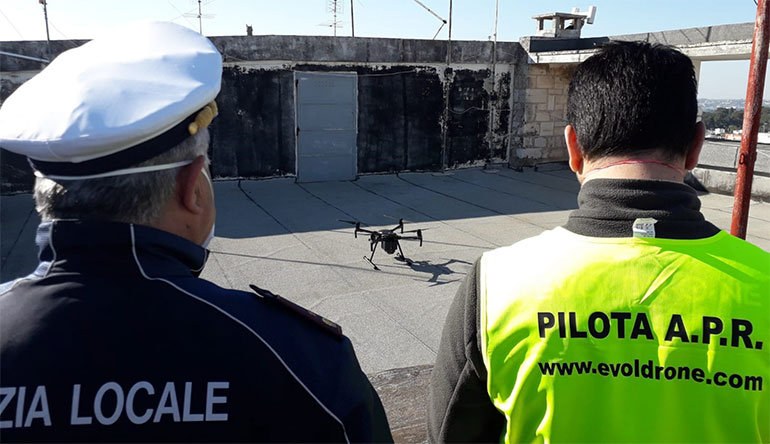 Controlli anti-covid, arrivano i droni per evitare assembramenti