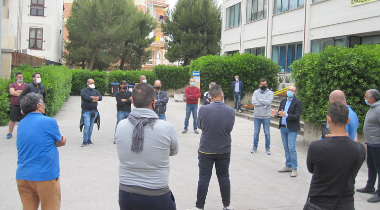 Mercato settimanale, cresce la protesta dei commercianti