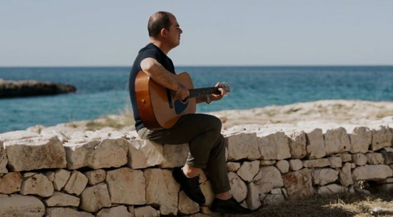 “Ah, terra mia”. Il nuovo singolo di Michele Pettinato