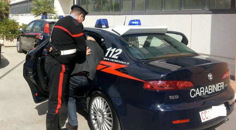 Pestato per un parcheggio, arrestati tre giovani