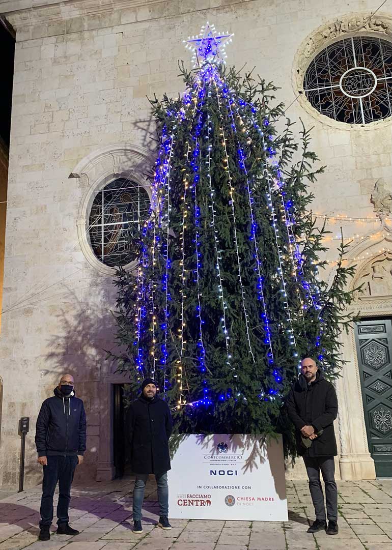 Confcommercio Noci: Accensione dell’albero sul sagrato della Chiesa Madre