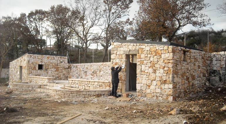 Raddoppio della volumetria in area protetta, sequestrato manufatto abusivo