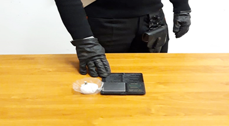 Con la droga sull’auto dell’amico, arrestato nocese