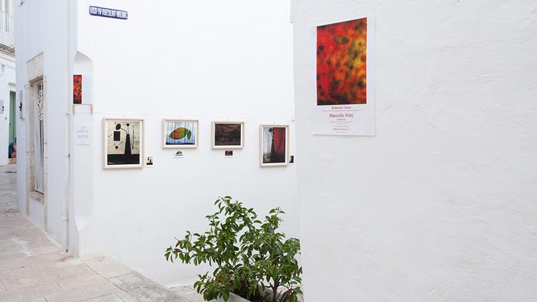 A Martina Franca immagini dal senso romantico in un suggestivo angolo del borgo pugliese