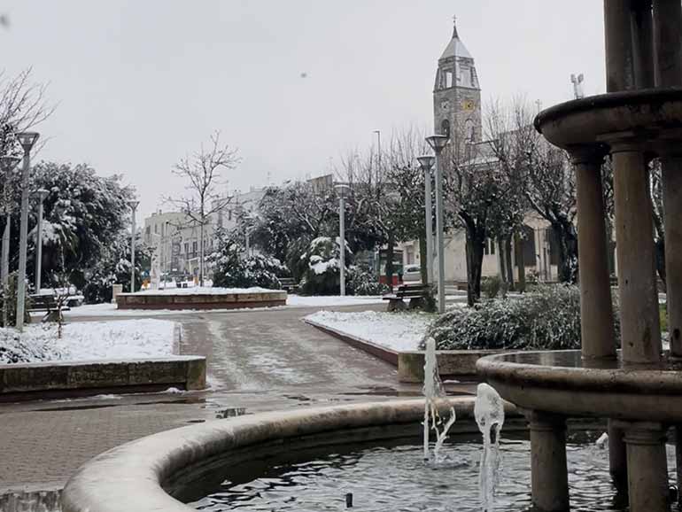E’ tornata la neve. Manifestazione per la pace in Ucraina rinviata al 9 marzo