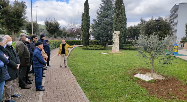 Un ulivo per le vittime del Covid