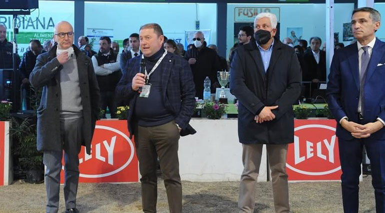 Notarnicola: “Solidarietà agli allevatori”