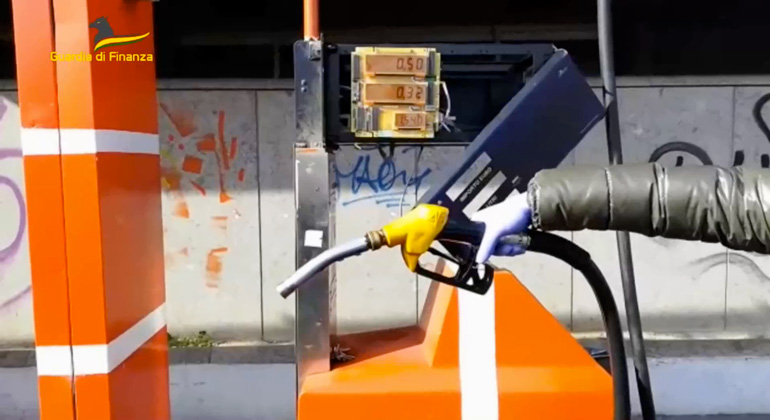 Prezzi del carburante, controlli a tappeto della Guardia di Finanza