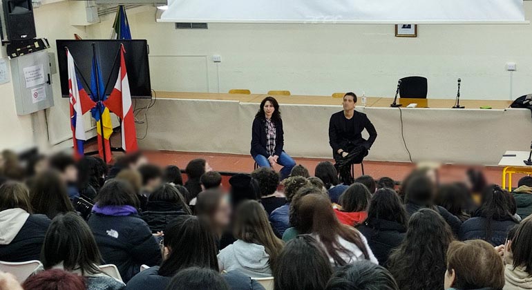 Il top model Fabio Mancini incontra gli studenti del ‘Da Vinci-Agherbino’