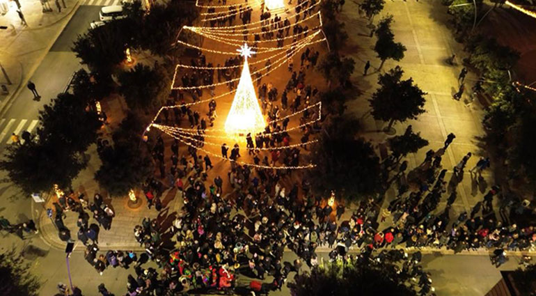 CON L’ACCENSIONE DELL’ALBERO, L’INIZIO DELLE FESTIVITÀ