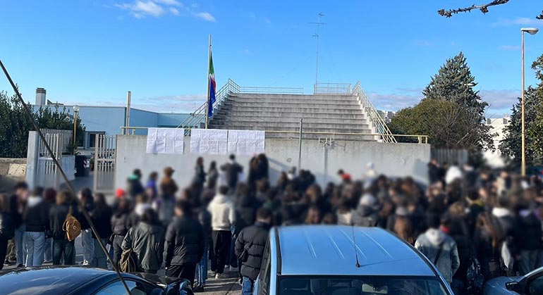 Protesta degli studenti del Liceo. Le parole della Dirigente scolastica