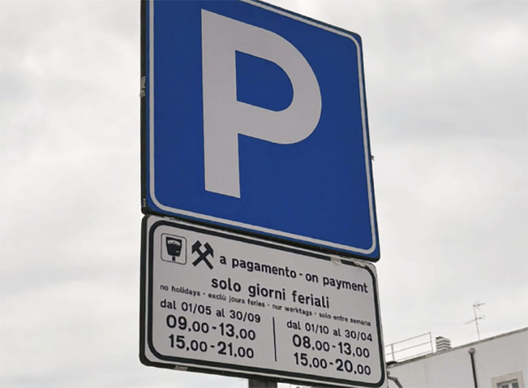 Parcheggio nelle zone con strisce blu e al Centro Ermes: modalità di richiesta abbonamenti