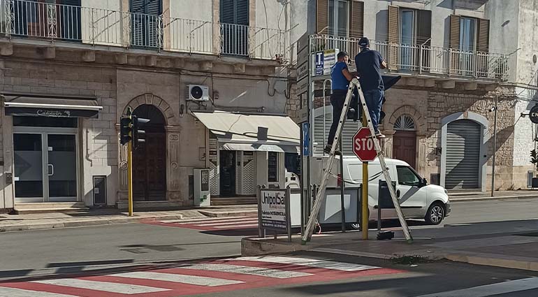 Al semaforo di via Siciliani arriva il contasecondi