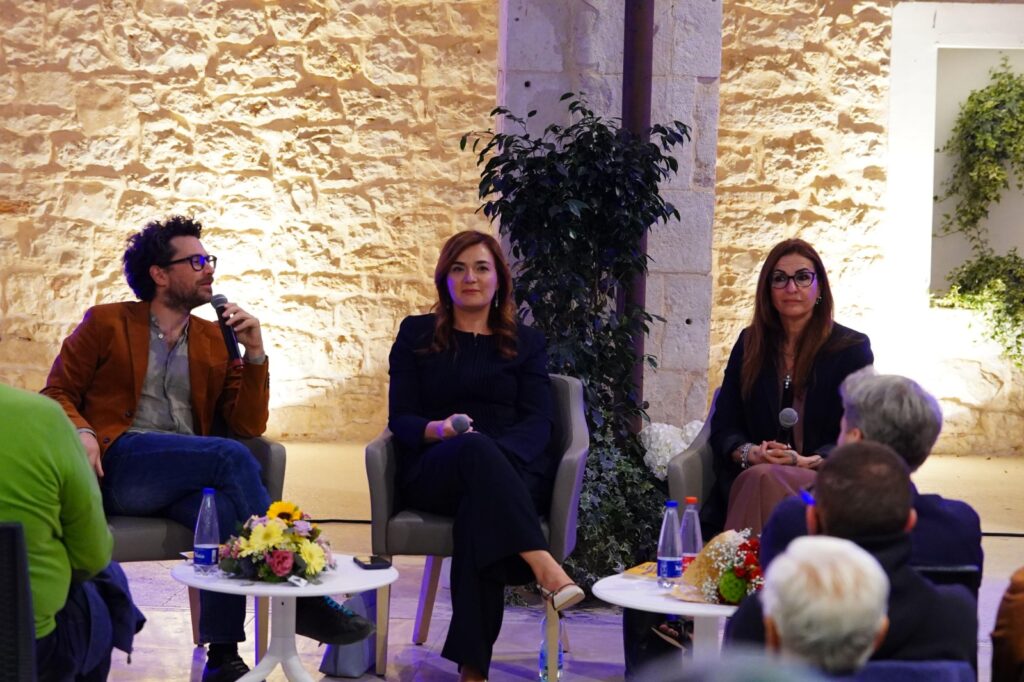 “Per Partito Preso”: politica, ascolto e autenticità nel Chiostro delle Clarisse