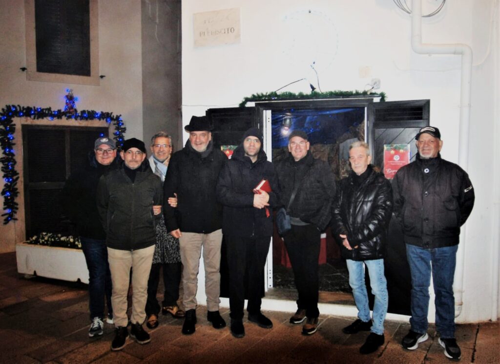 Il presepe del Comitato Processione dei Misteri in piazza Plebiscito