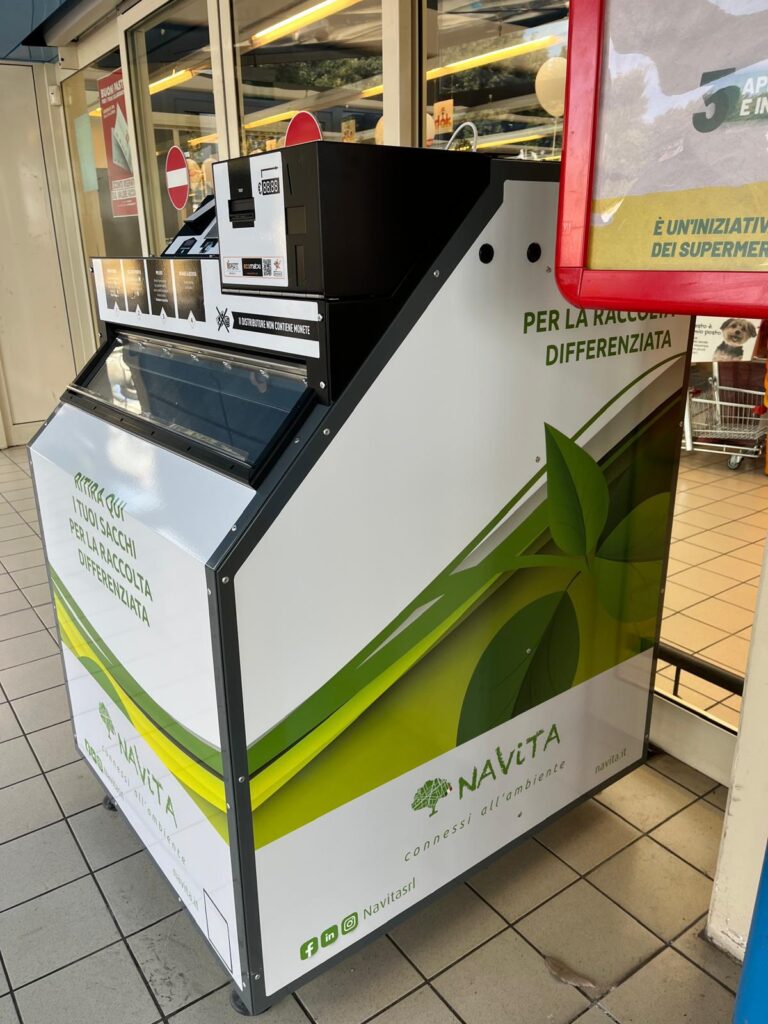 Raccolta differenziata, installati i distributori di sacchetti