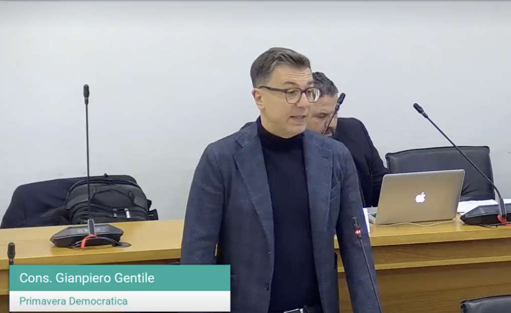 Il consigliere Gianpiero Gentile si dichiara indipendente