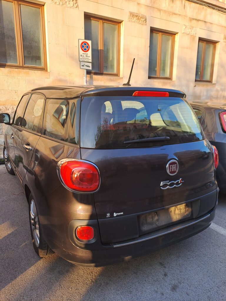 La polizia locale ritrova un’auto rubata